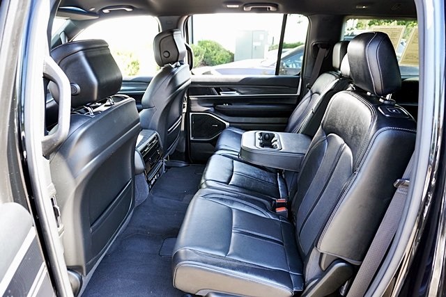 2023 Jeep Wagoneer L Series II photo 15