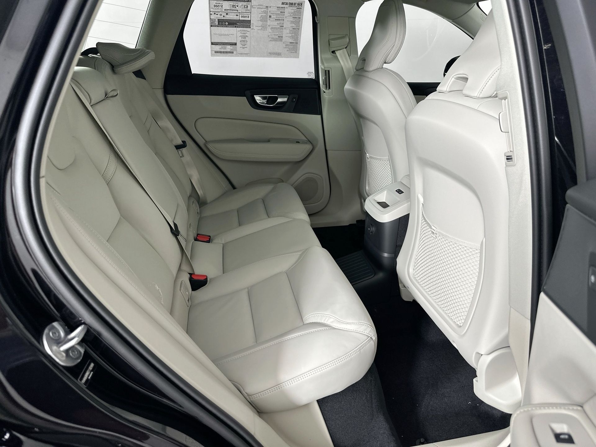 2025 Volvo XC60 T8 photo 16