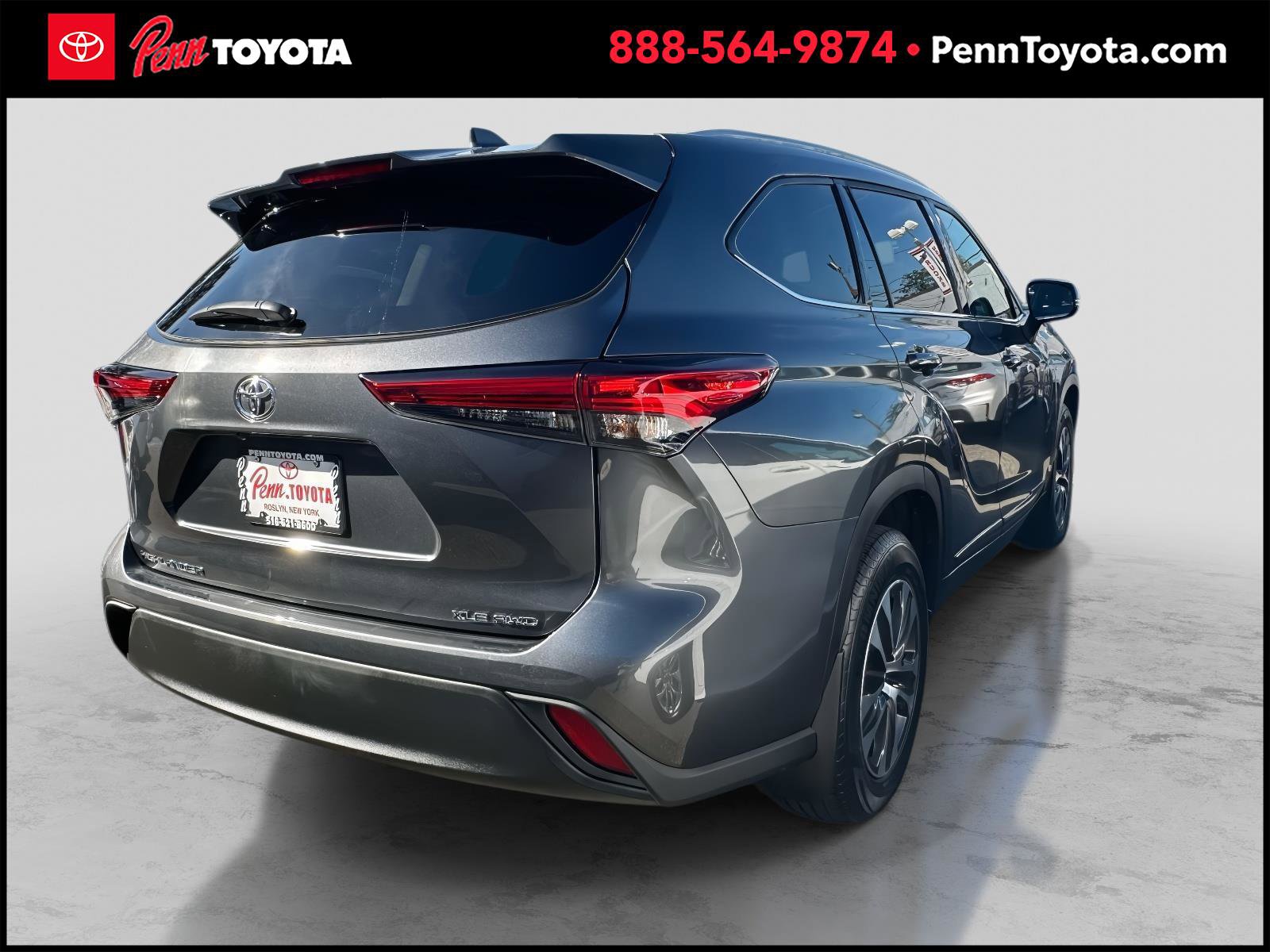 2022 Toyota Highlander XLE photo 2