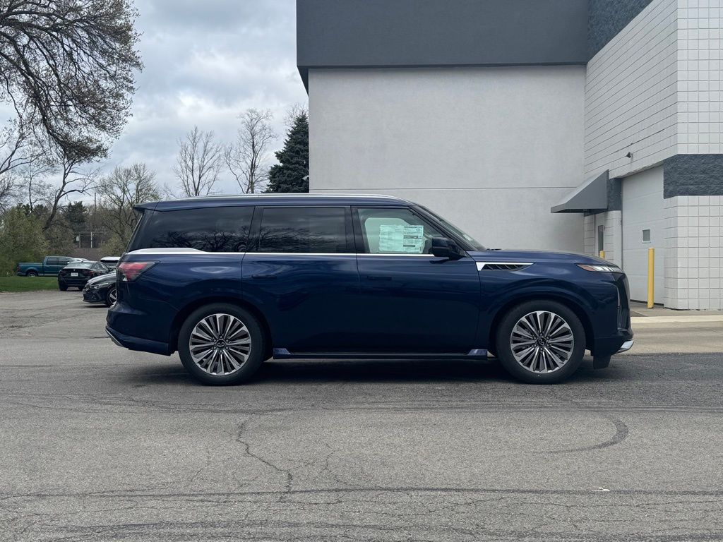 2025 Infiniti QX80 Luxe photo 2