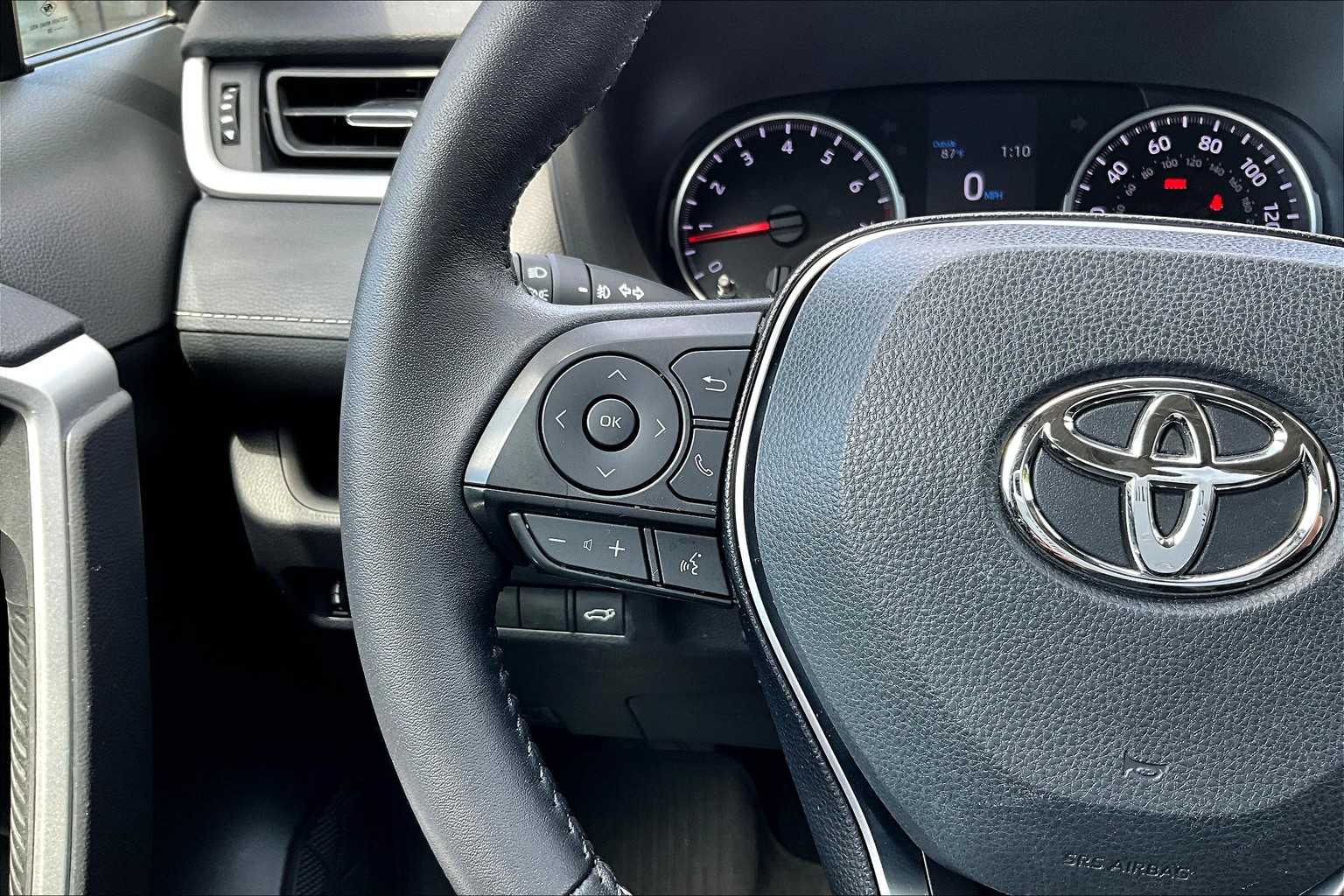 2021 Toyota RAV4 XLE Premium photo 22