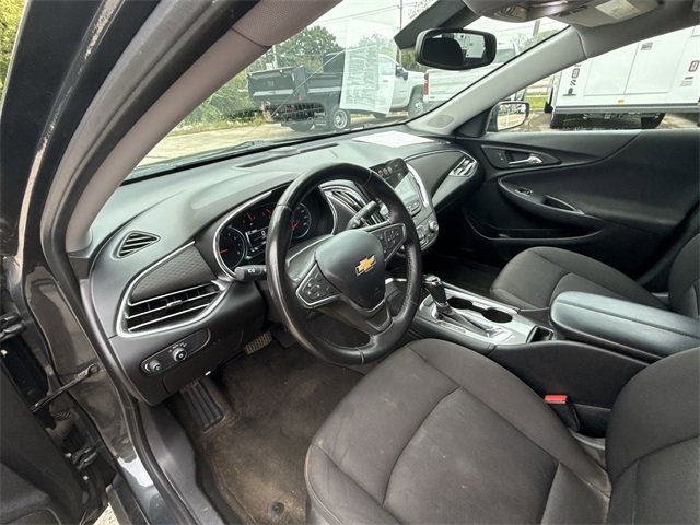 2018 Chevrolet Malibu 1LT photo 2
