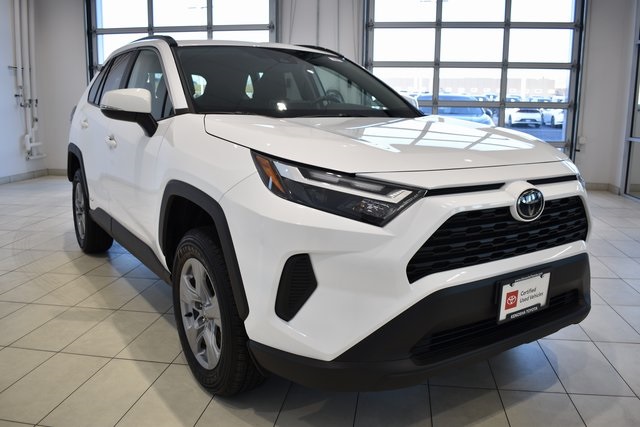 2025 Toyota RAV4 XLE's photo