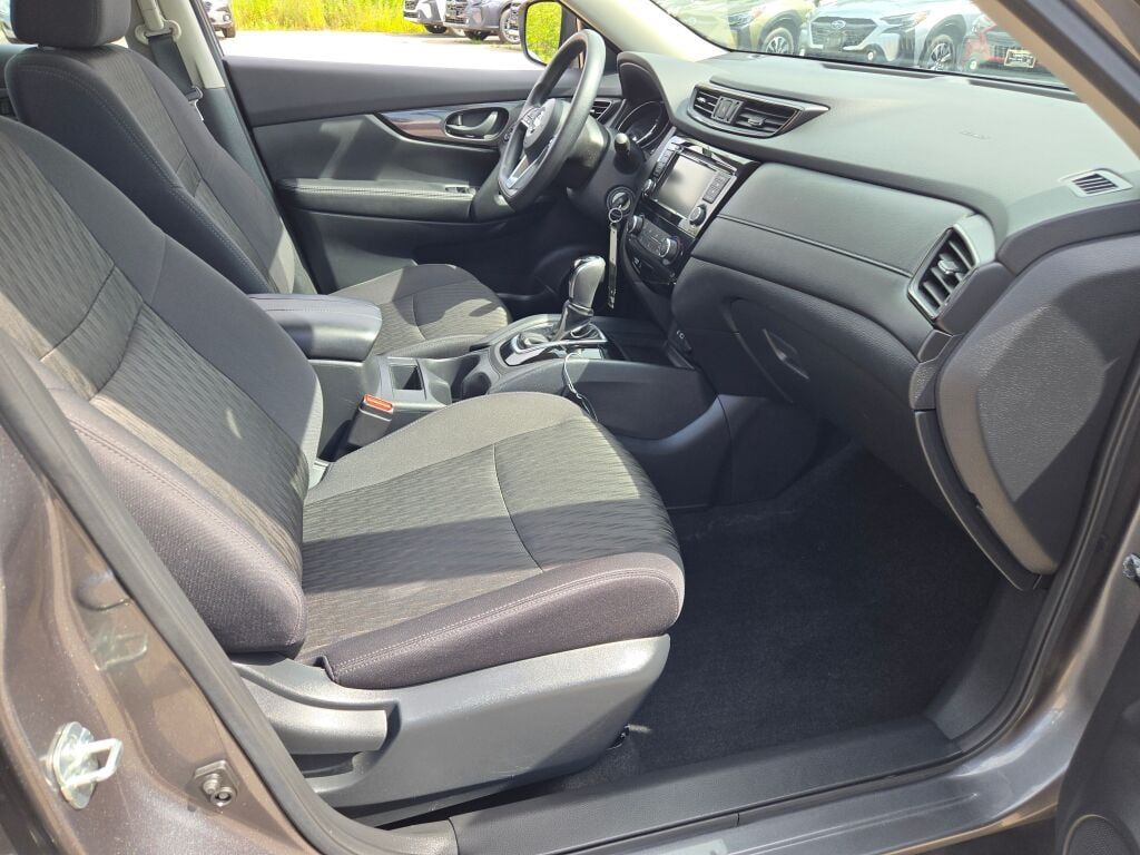 2020 Nissan Rogue S photo 5