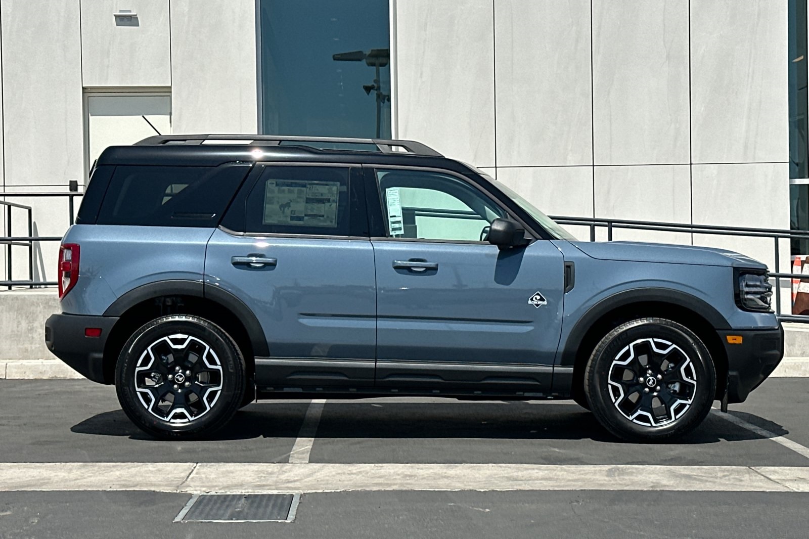 2025 Ford Bronco Sport Outer Banks photo 2