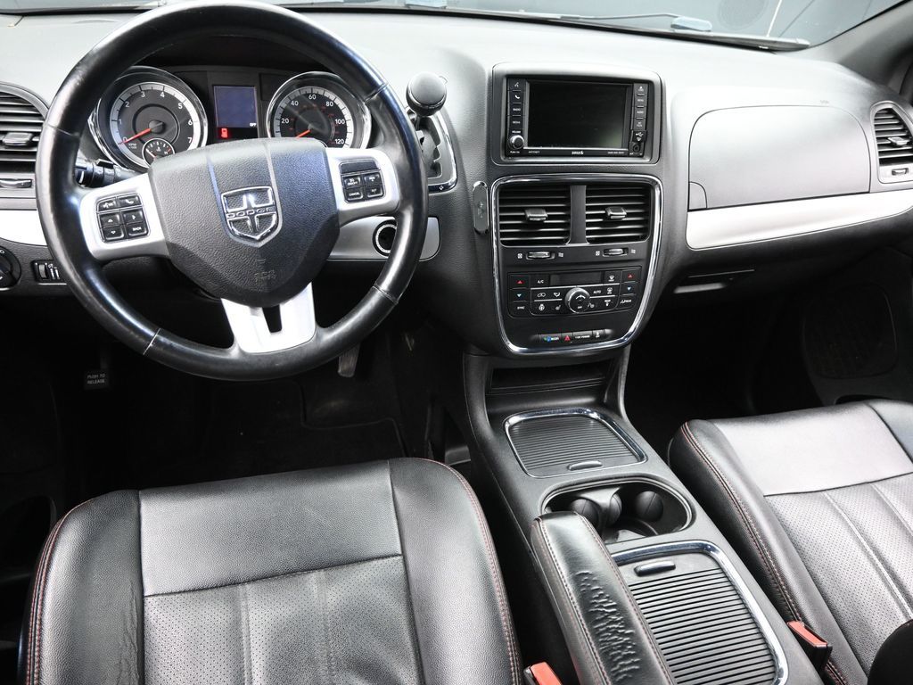 2016 Dodge Grand Caravan R/T photo 10