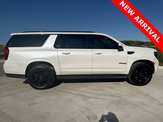 2022 Gmc Yukon XL AT4 photo 2
