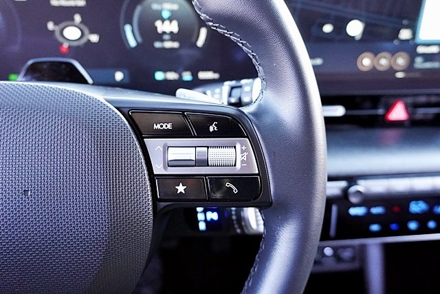 Used 2025 Black Hyundai SEL image 36