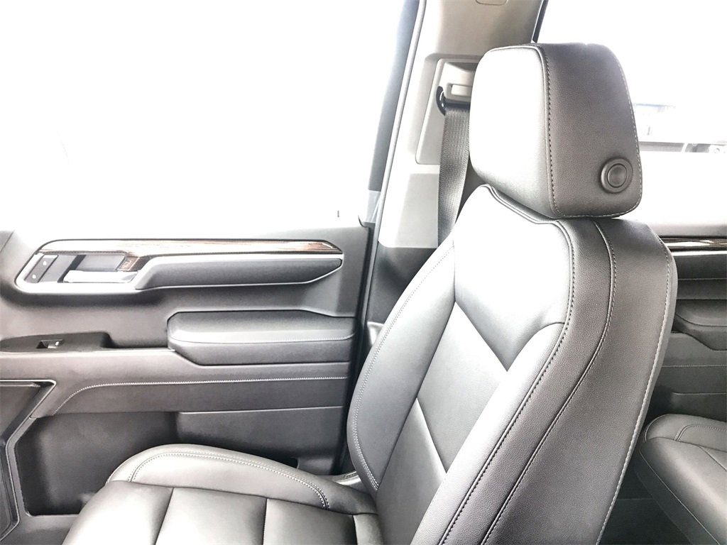 2025 Chevrolet Silverado 1500 LT photo 23