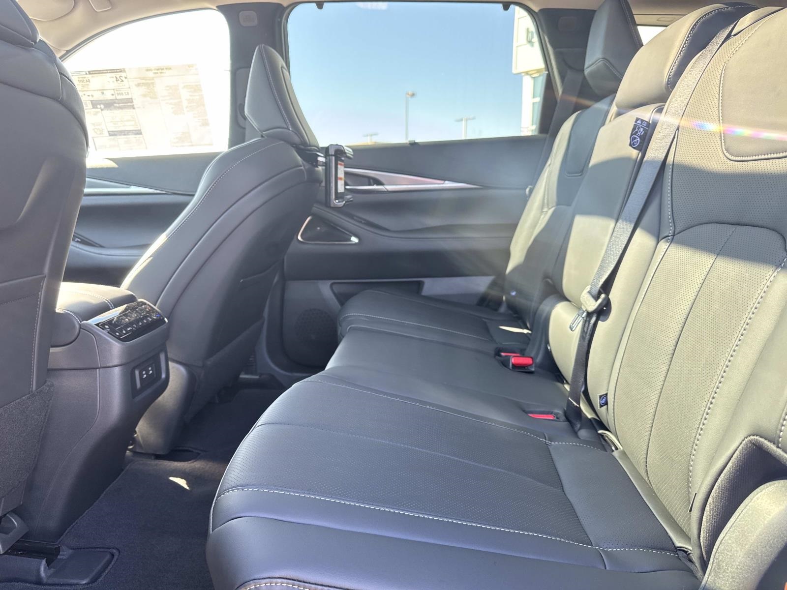 2026 Infiniti QX60 Luxe AWD photo 7