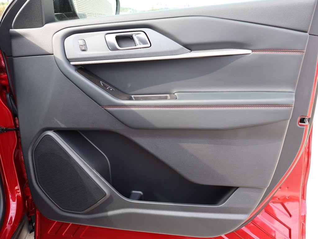 2025 Ford Explorer ST photo 6