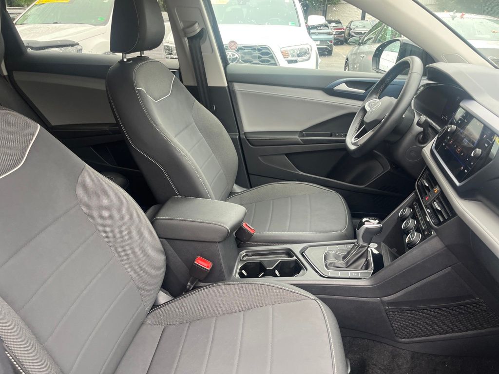 2024 Volkswagen Taos SE photo 27