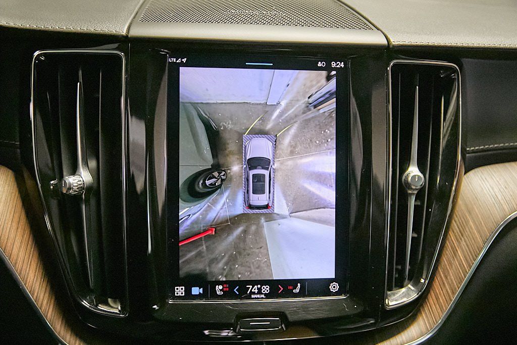 2023 VOLVO XC60 - Image 27