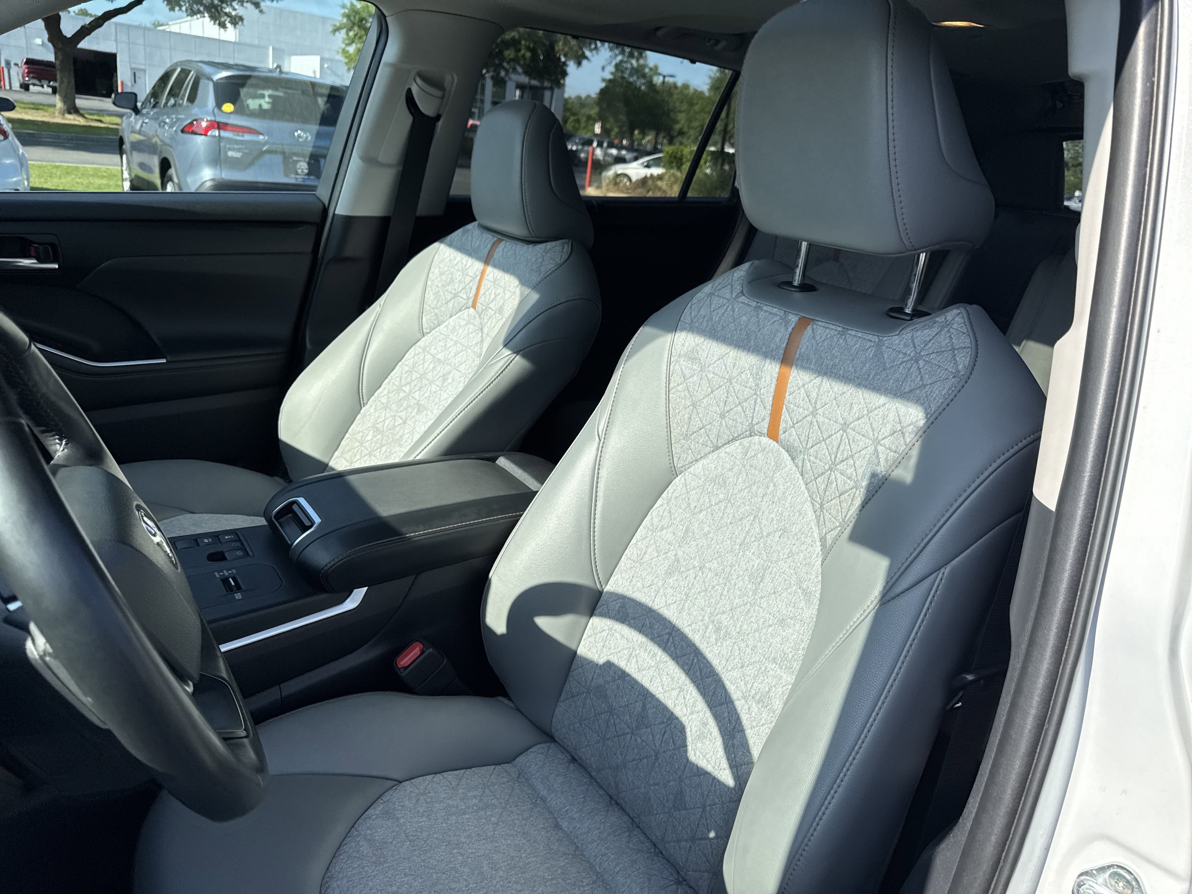 2023 Toyota Highlander Bronze Edition photo 12