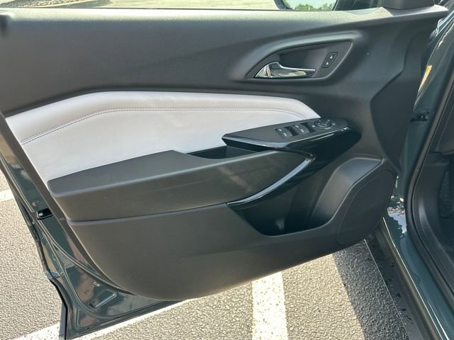 2025 Chevrolet Trax LT photo 10