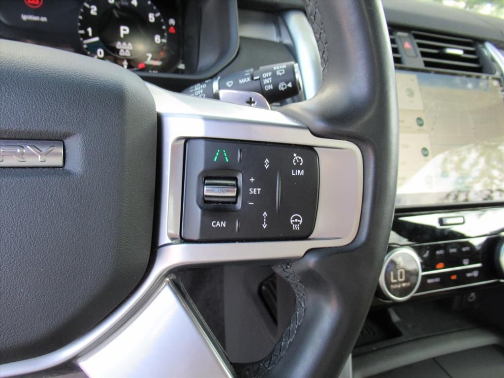 2024 Land Rover Discovery SE photo 17