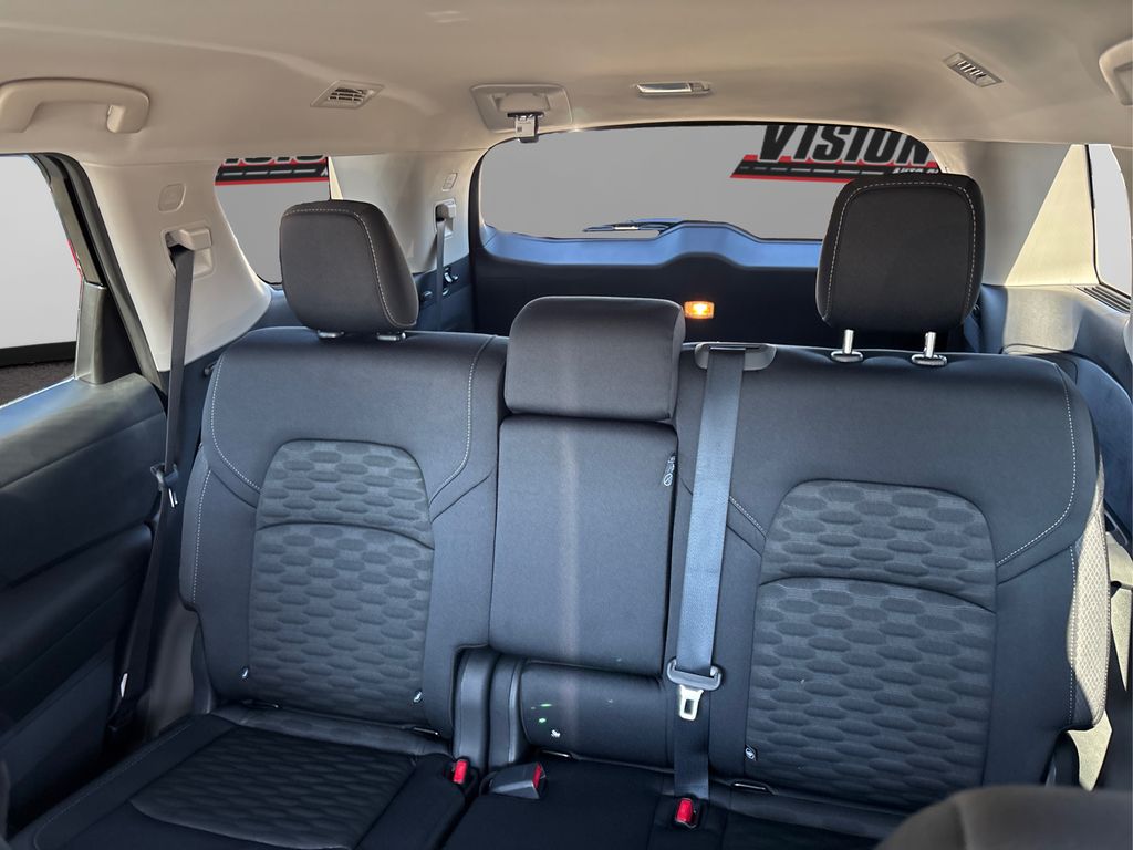 2025 Nissan Pathfinder SV photo 16