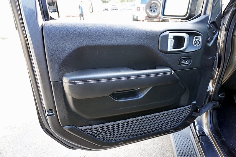 Certified Used 2021 Gray Jeep Overland image 25