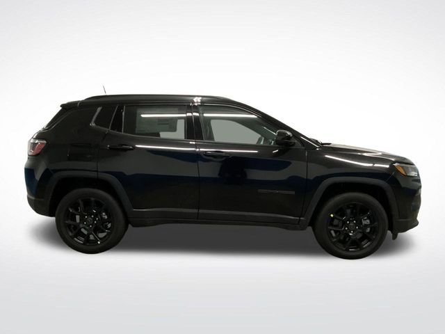 2026 Jeep Compass Latitude Altitude Special Edition photo 2