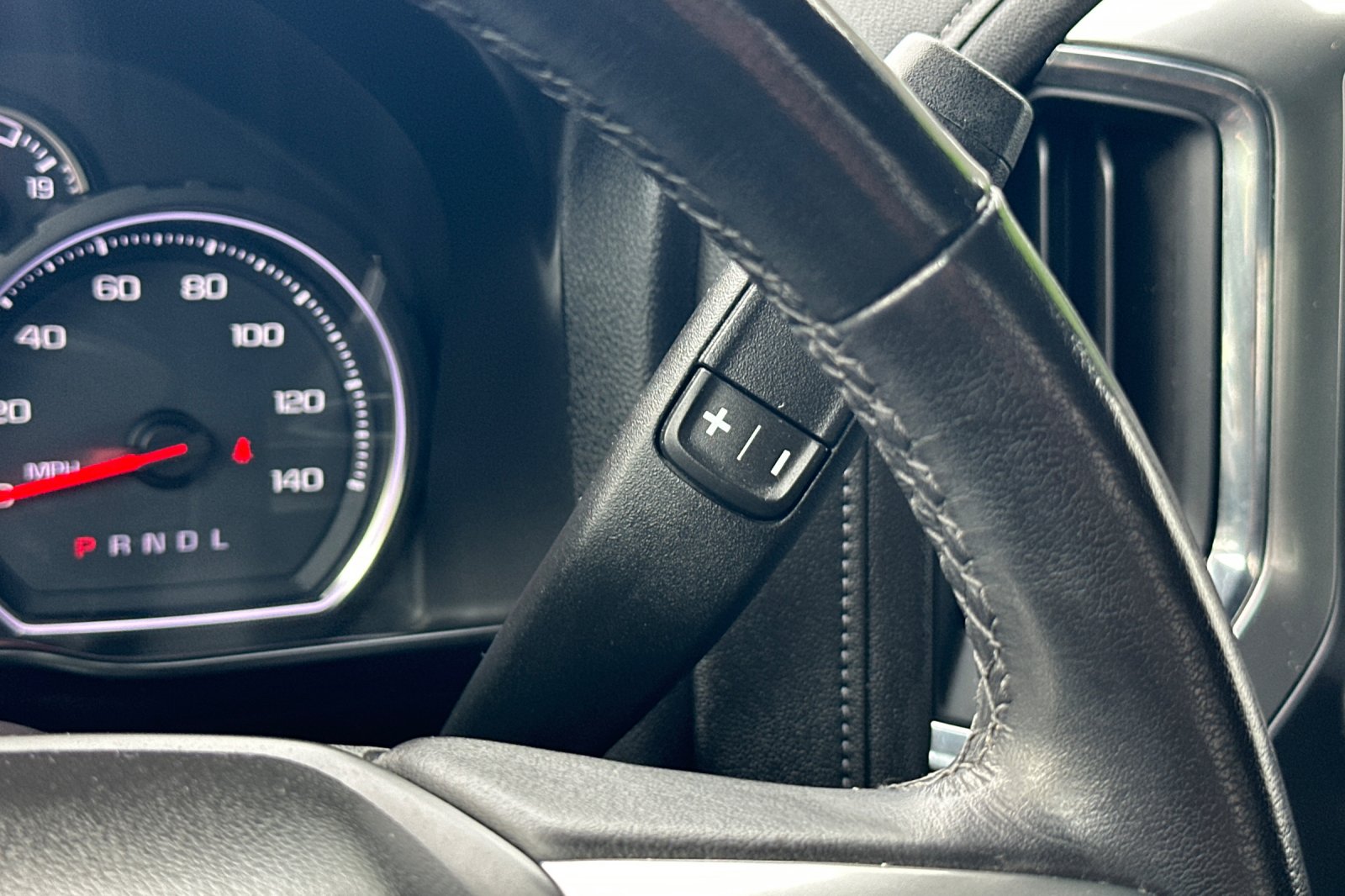 2020 Chevrolet Silverado 1500 RST photo 18