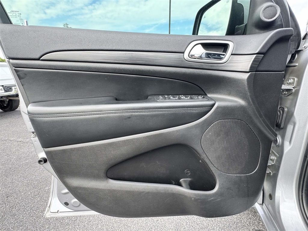 2019 Jeep Grand Cherokee Altitude photo 25