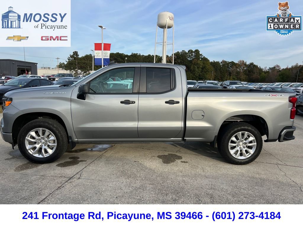 2024 Chevrolet Silverado 1500 Custom photo 2