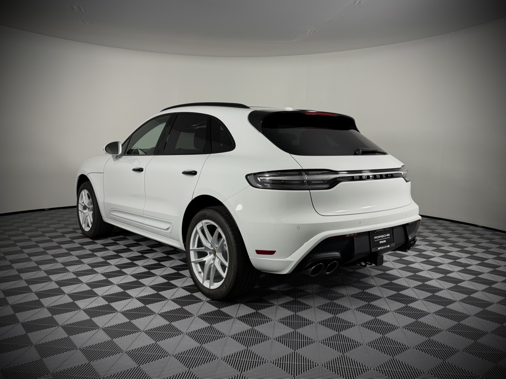 2025 Porsche Macan T photo 3