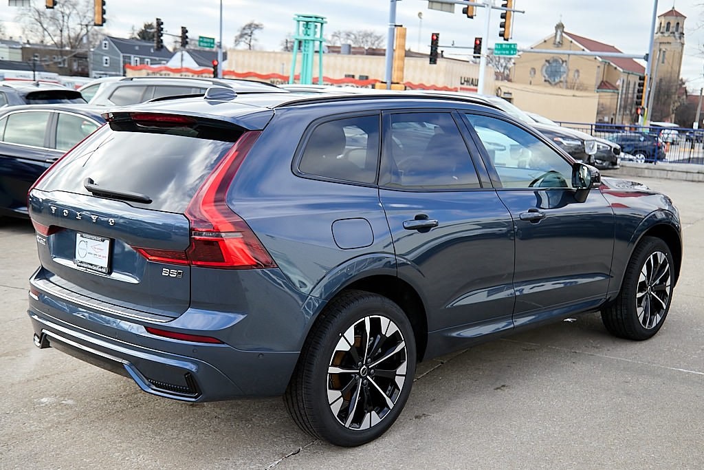 2026 VOLVO XC60 - Image 8