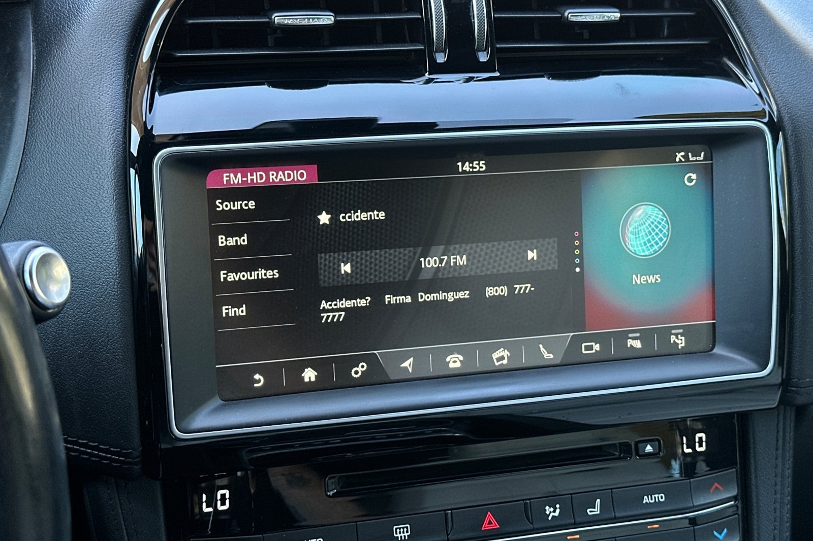 2017 Jaguar F-PACE First Edition photo 17