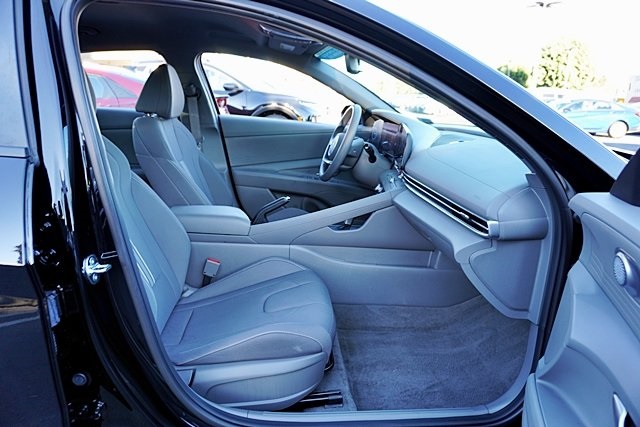 2024 Hyundai Elantra SEL photo 10