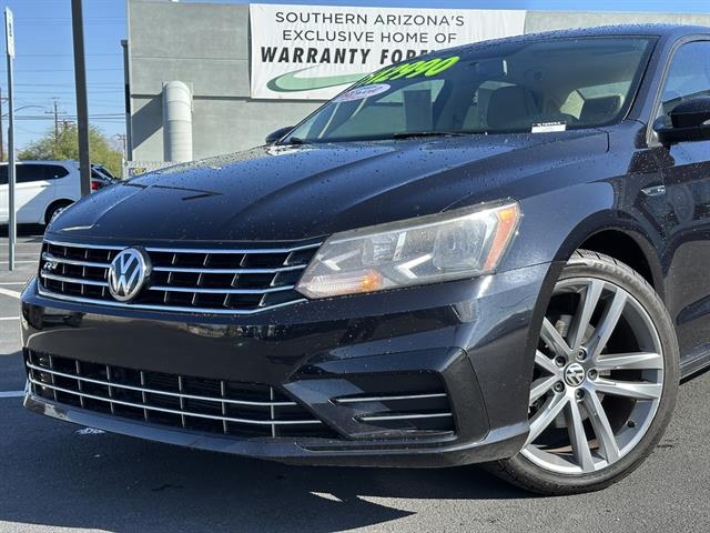 2018 Volkswagen Passat 2.0T S photo 2
