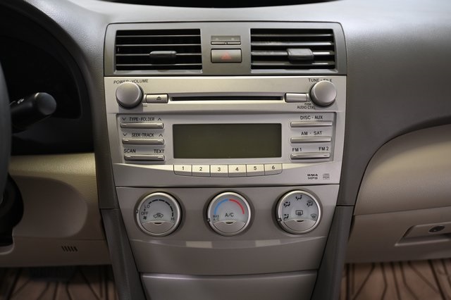 2011 Toyota Camry photo 3