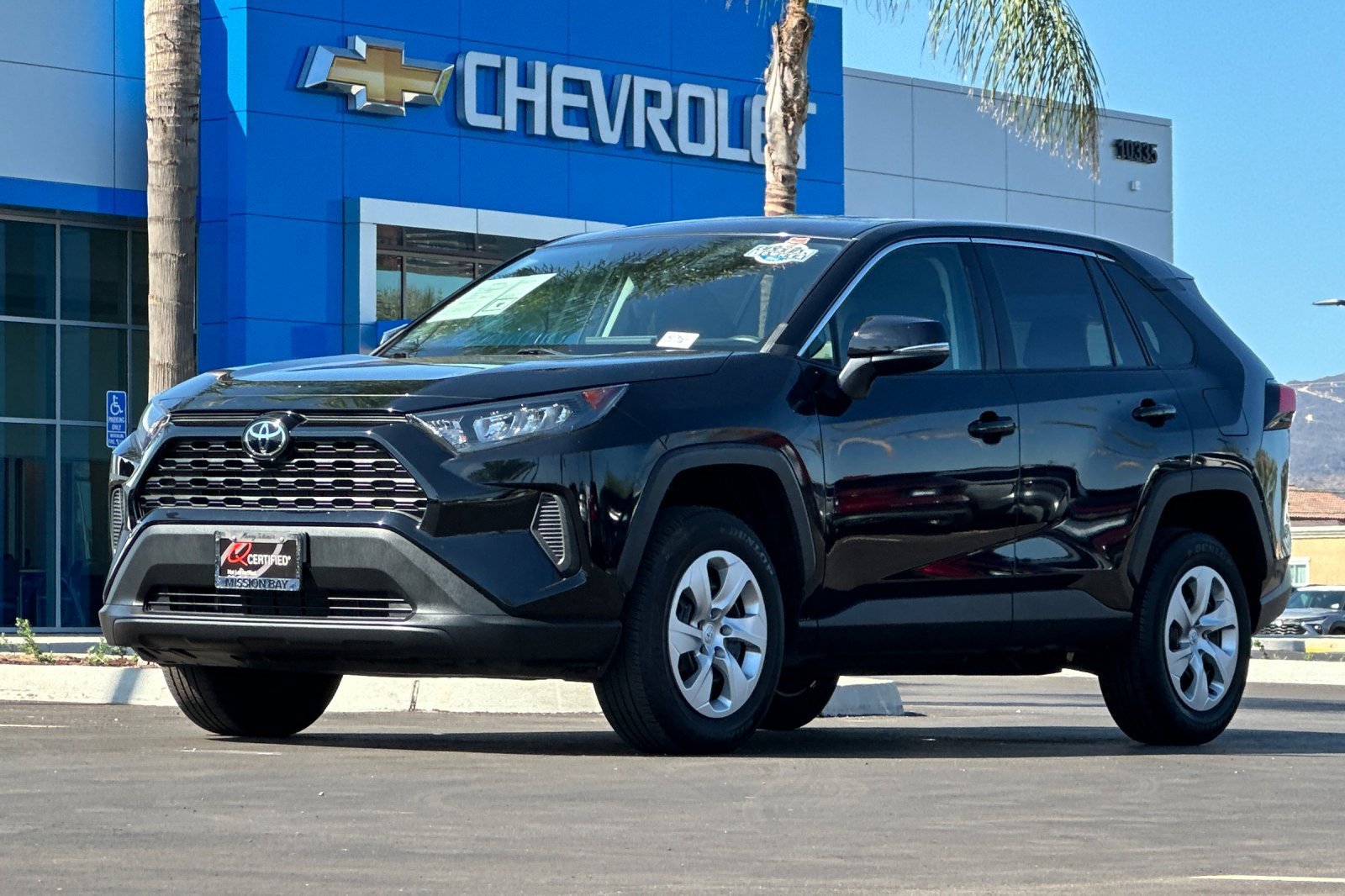 2022 Toyota RAV4 LE photo 6