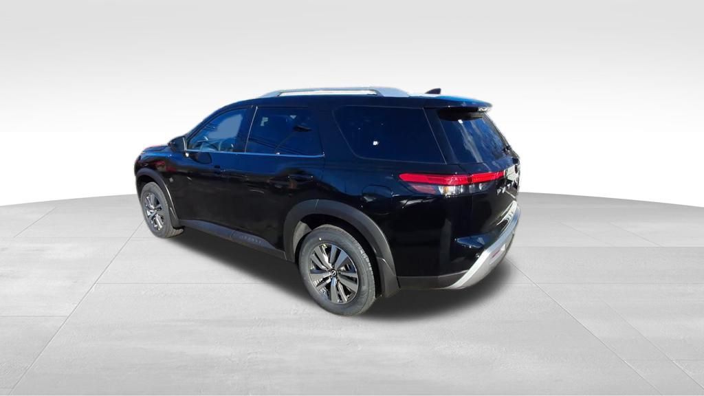 2025 Nissan Pathfinder SL photo 2