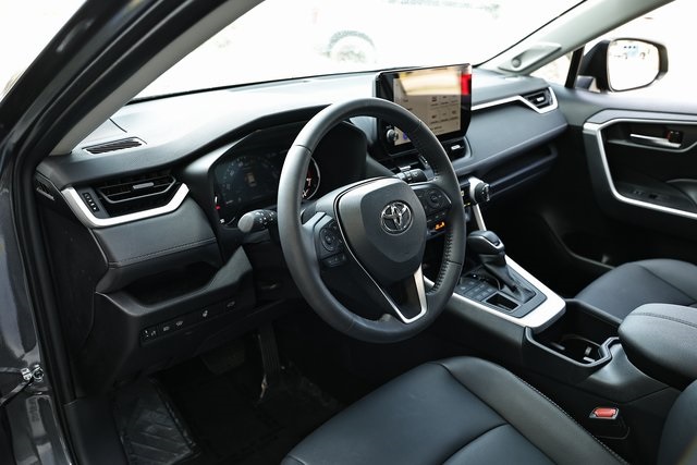 2025 Toyota RAV4 XLE Premium photo 13