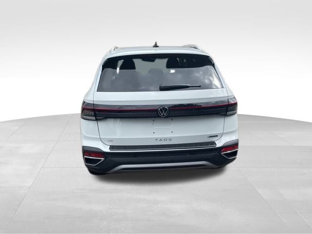 2025 Volkswagen Taos SE photo 4
