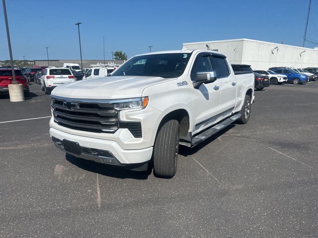 2022 Chevrolet Silverado 1500 High Country photo 3