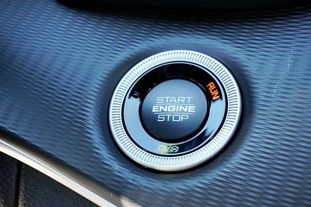 New 2024 Bright White Clear-Coat Exterior Paint Jeep Laredo image 34