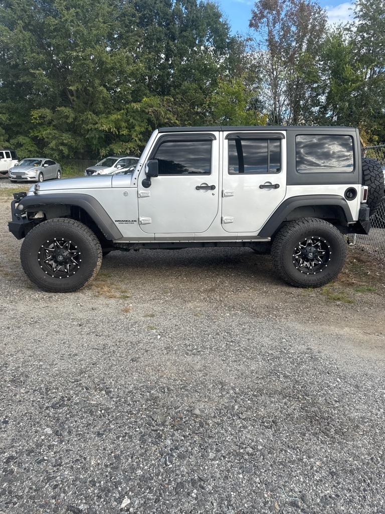 2011 Jeep Wrangler Unlimited Sahara photo 7
