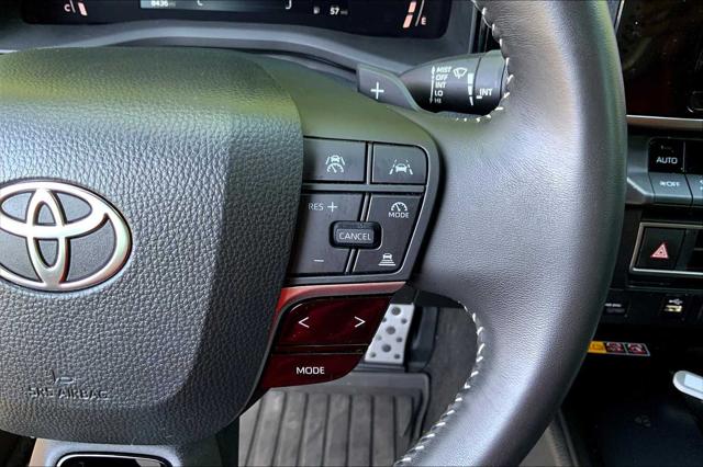 2025 Toyota Camry SE photo 22