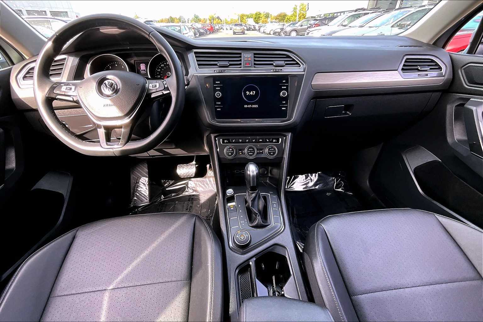 2020 Volkswagen Tiguan SE photo 14