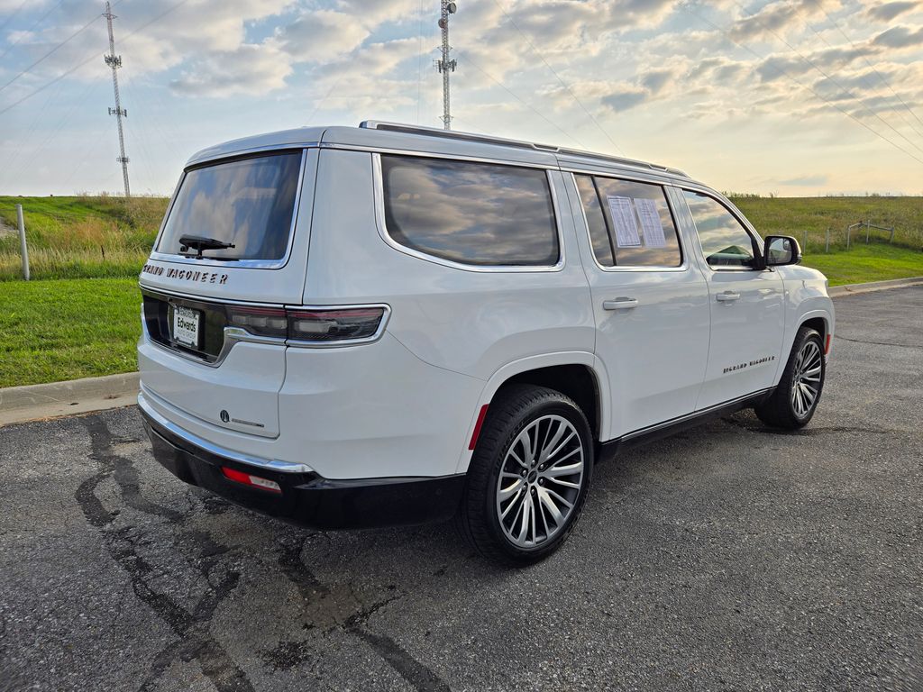 2023 Jeep Grand Wagoneer III photo 3