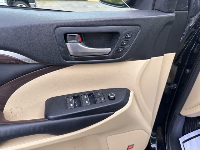 2015 Toyota Highlander Limited photo 3
