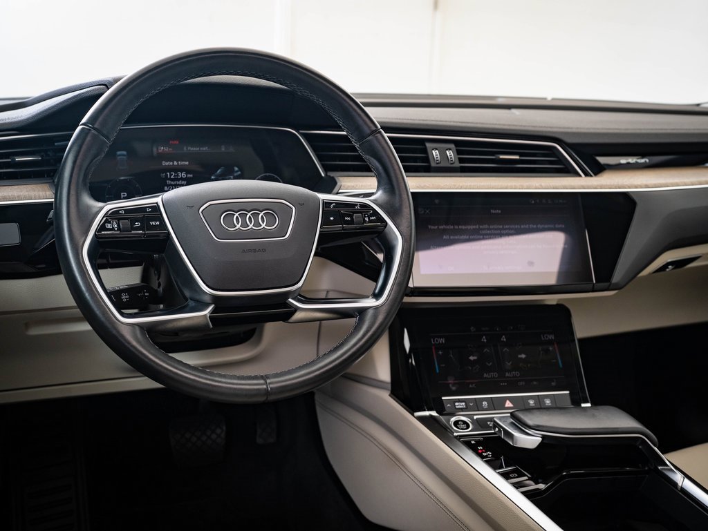 2022 Audi e-tron Premium photo 4