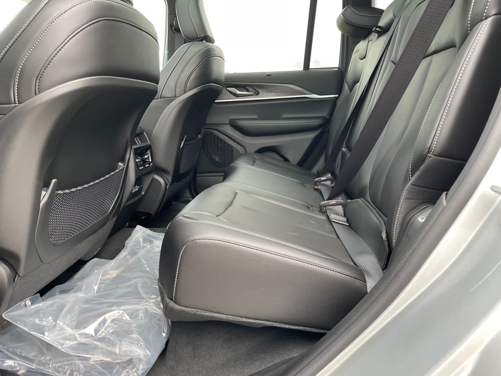 2025 Jeep Grand Cherokee Limited photo 12