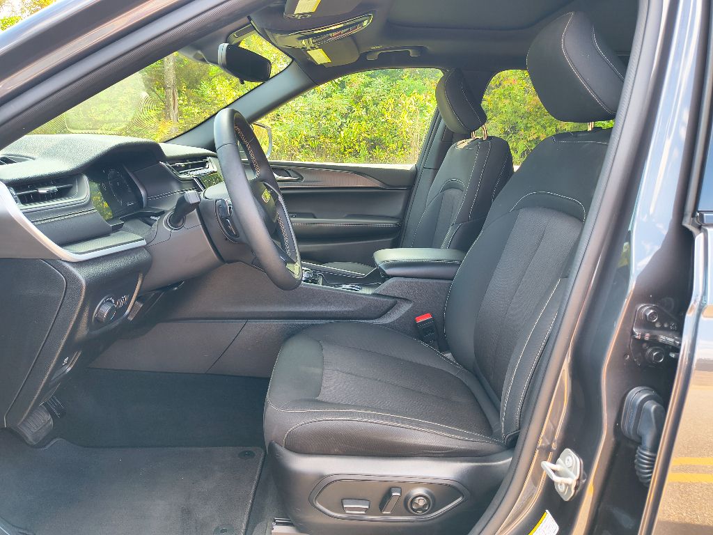 2024 Jeep Grand Cherokee Laredo X photo 16