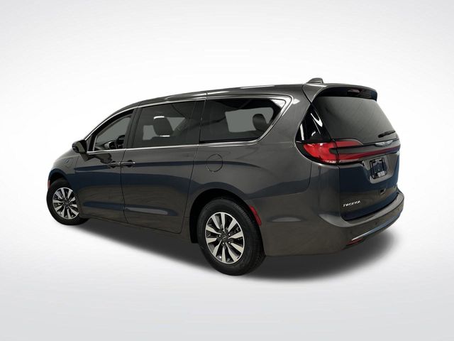 2022 Chrysler Pacifica Hybrid Touring L photo 3