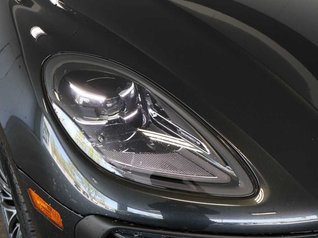 2024 Porsche Macan T photo 14