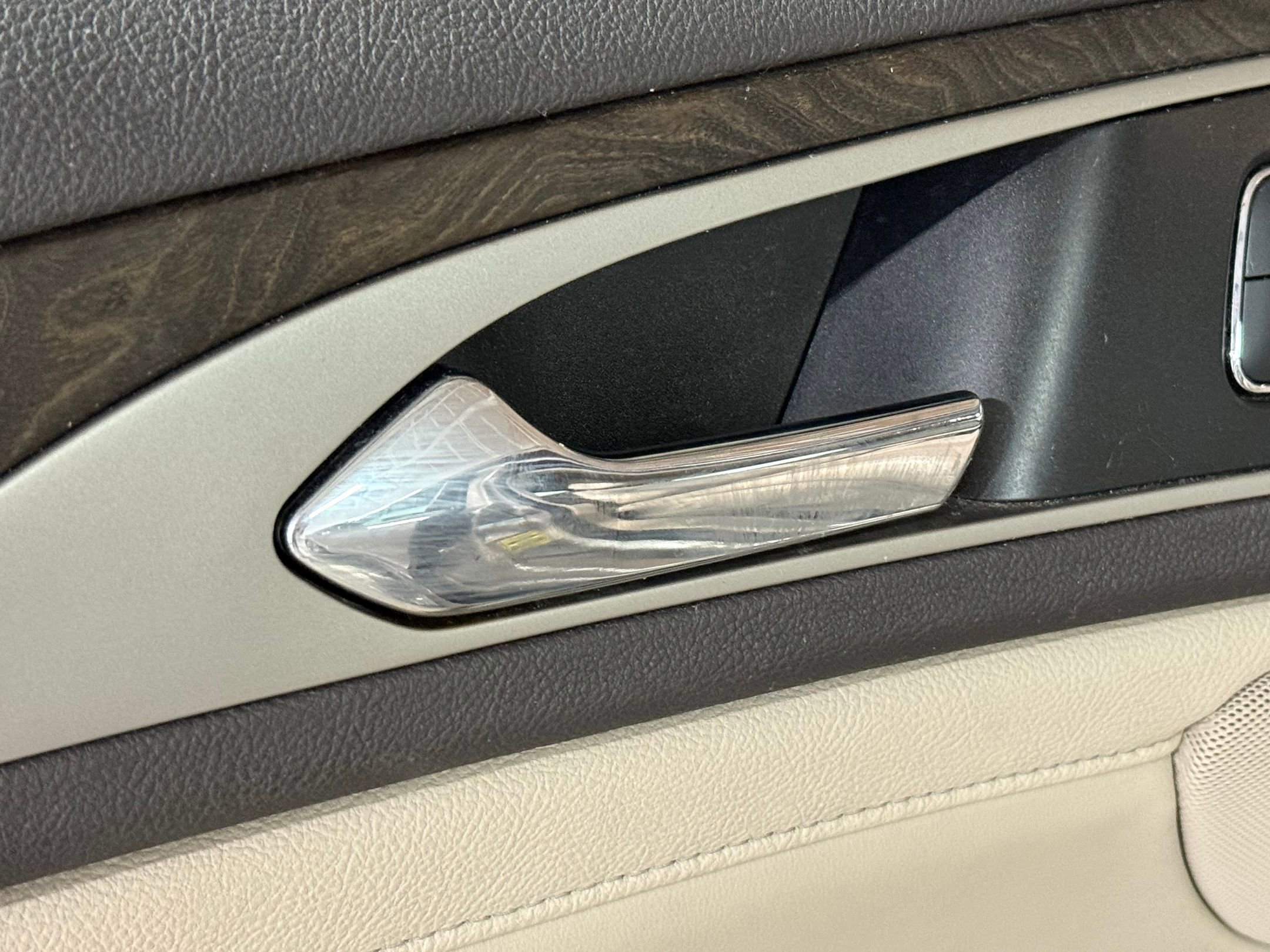 2020 Lincoln MKZ Hybrid Reserve photo 12