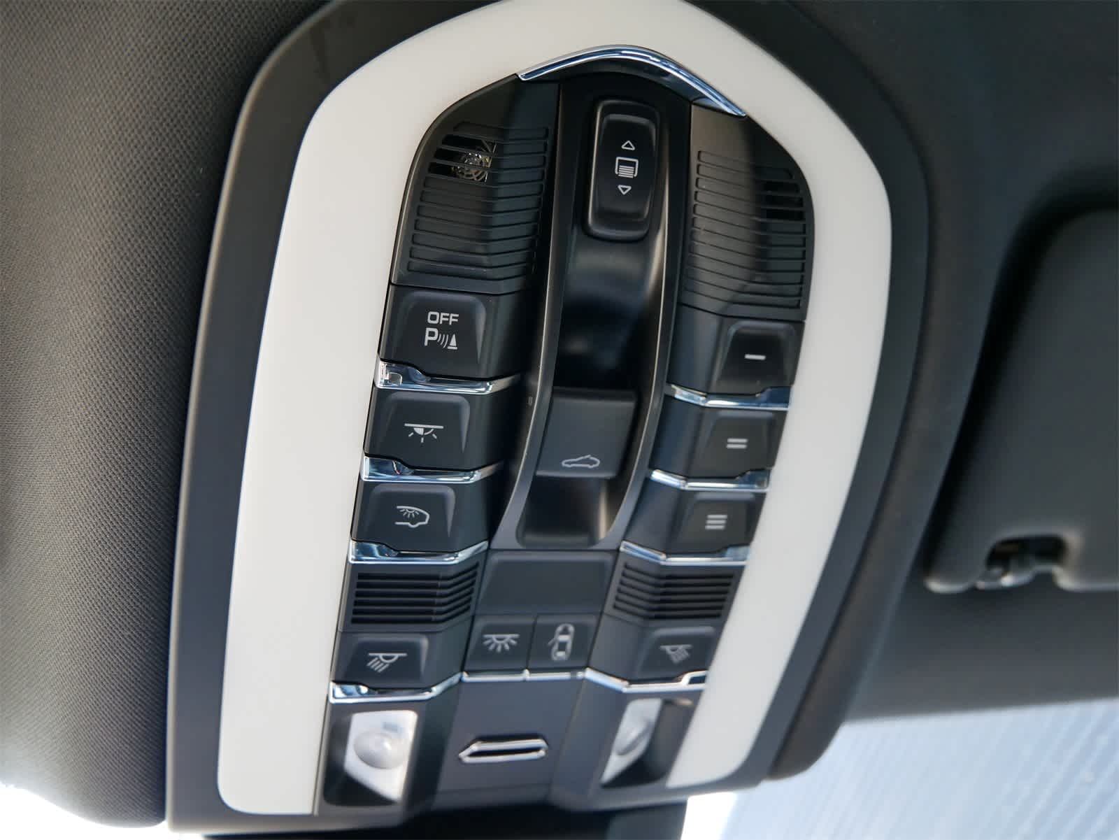 2021 Porsche Macan S photo 17